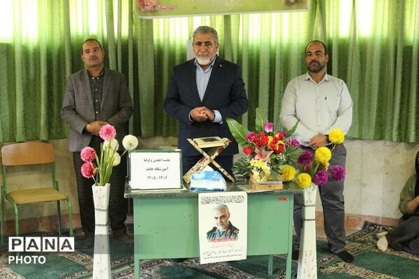 تأکید مدیر آموزش‌و‌پرورش فیروزکوه بر ضرورت همکاری خانواده و مدرسه در جلسه انجمن اولیا و مربیان