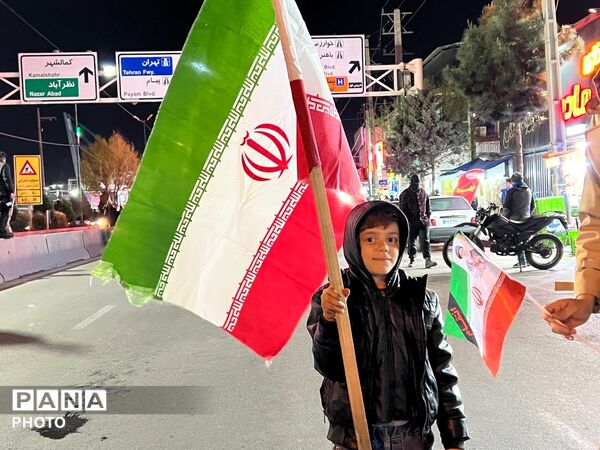 حضور دهه نودی‌ها در این شب‌های راهپیمایی کرج