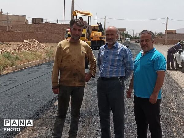 آغاز عملیات آسفالت جاده فدافن به کاشمر گامی بلند در توسعه زیرساخت‌های روستایی