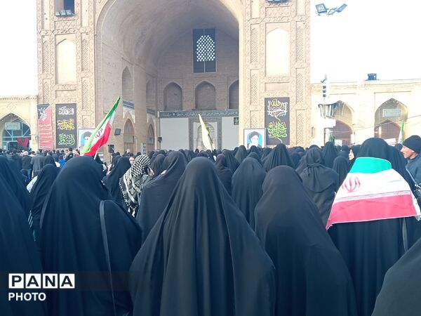 مردم ولایت مدار نیشابور در سوگ رهبر آزاده شهیدشان در مسجد جامع
