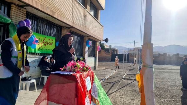 آیین بازگشایی مدارس و آغاز سال تحصیلی در دبیرستان دخترانه زکیه سنندج 