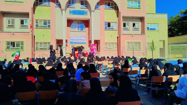 مراسم گرامیداشت روز مادر در مدارس شهر ایلام 