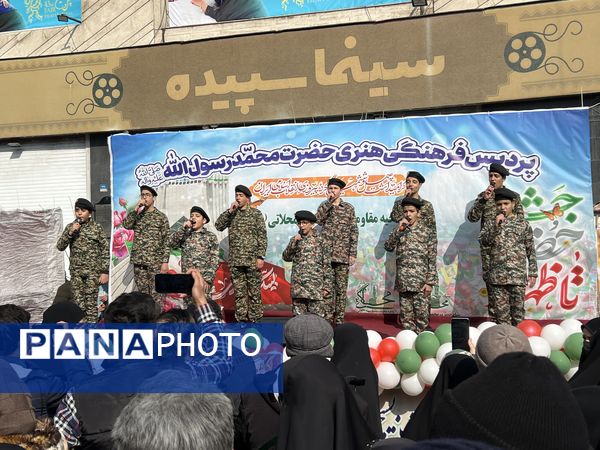 حال و هوای غرفه‌های سازمان دانش‌آموزی و خبرگزاری پانا در راهپیمایی ۲۲ بهمن