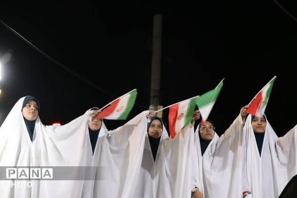 قدردانی از معلمان در قلب شهر؛ توسط آموزش و پرورش منطقه ۱۲