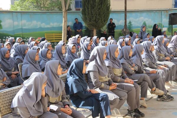 زنگ سپاس معلم در یزد 