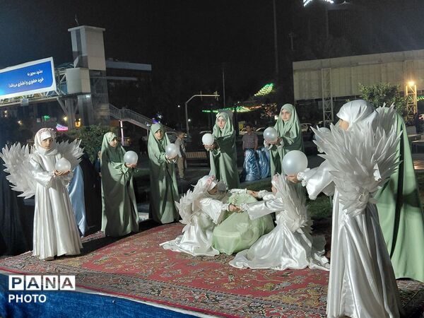 وزیر آموزش و پرورش در جمع دانش آموزان مشهدی ؛ از اقامه نماز تا بازدید از غرفه های دانش آموزی