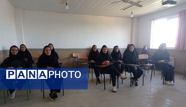 جشن جوانه‌ها در دبیرستان یاران امام 