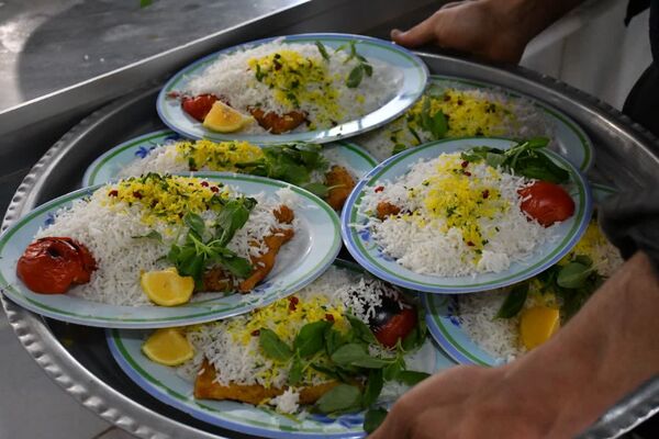 کارگاه طبخ آبزیان در دبیرستان میر فتح‌اله سید زنوزی شهر زنوز 