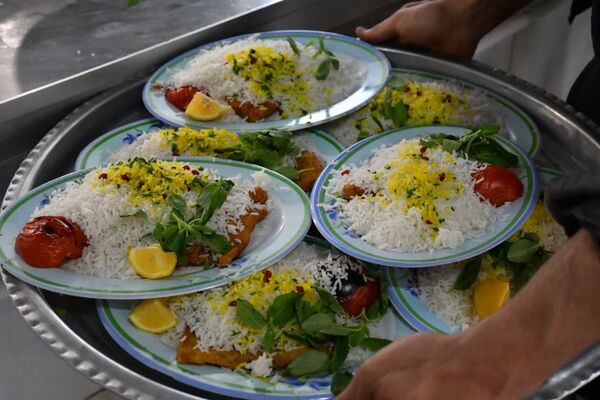 کارگاه طبخ آبزیان در دبیرستان میر فتح‌اله سید زنوزی شهر زنوز 