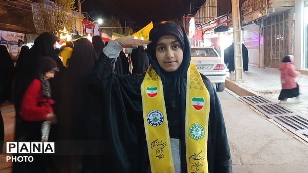 فارسان یکپارچه علیه استکبار فریاد «مرگ بر آمریکا» در آسمان شهر 