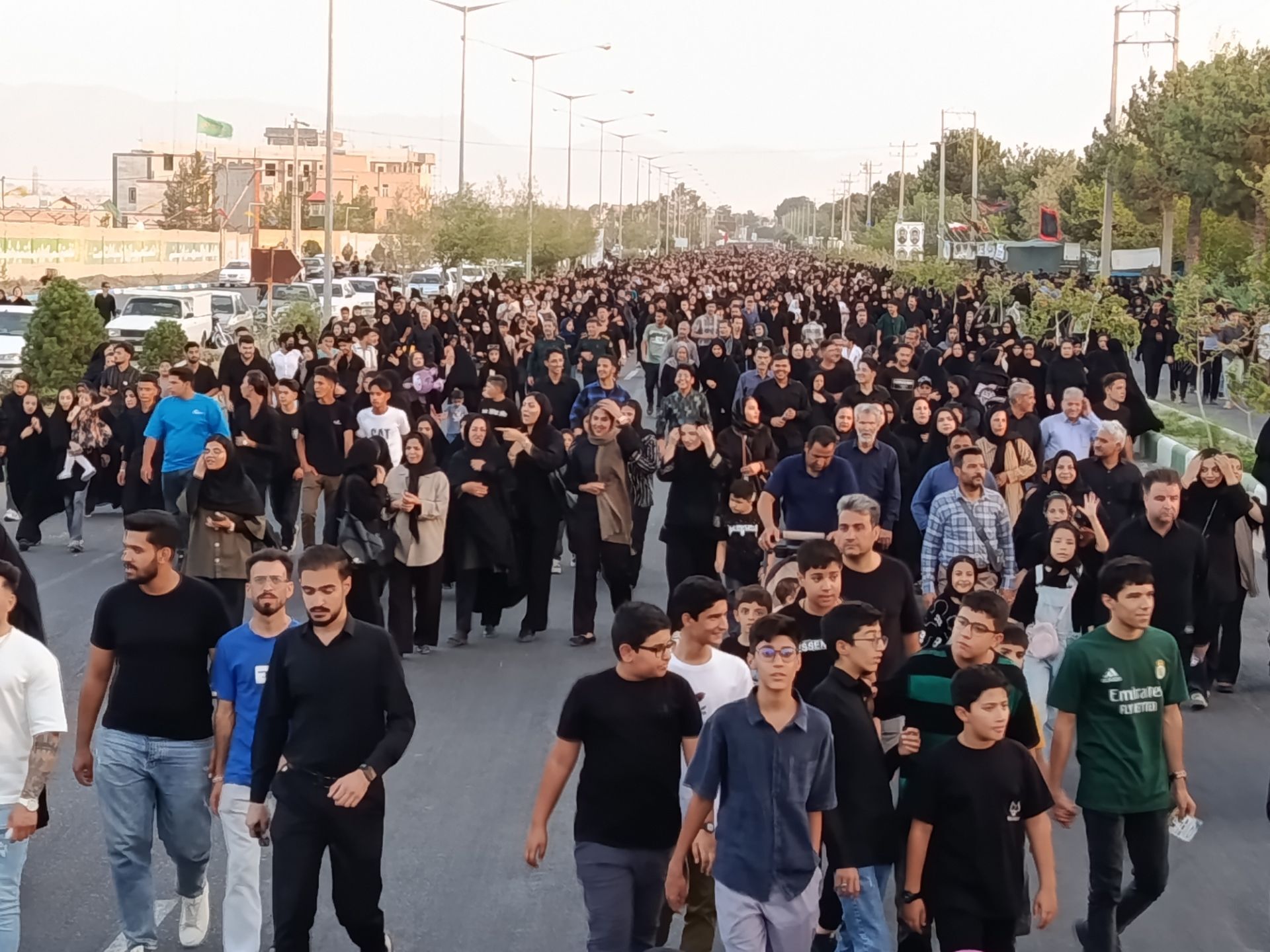 جاماندگان اربعین در راهپیمایی حرم تا حرم