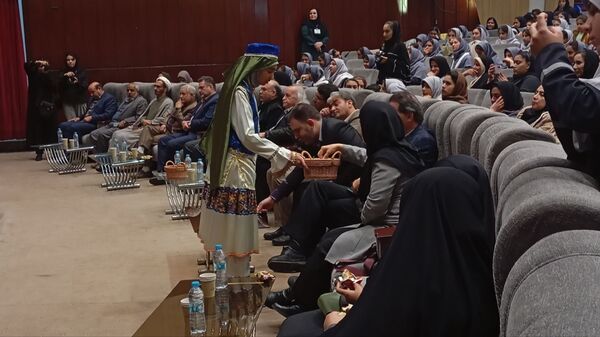 یلدای مادرانه با حضور مادران و دانش آموزان در فرهنگسرای سیمرغ