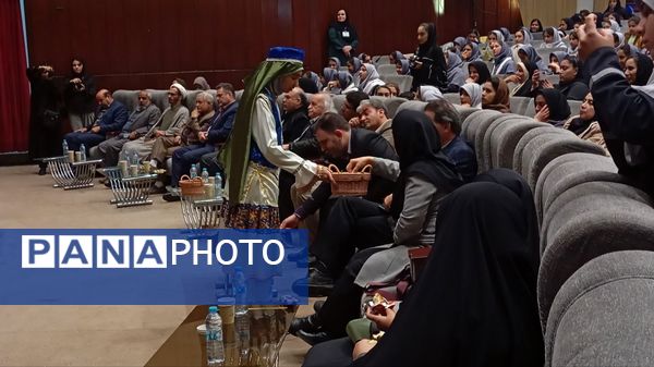 یلدای مادرانه با حضور مادران و دانش آموزان در فرهنگسرای سیمرغ
