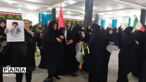 همایش دانش‌آموزان و بانوان خرم آبادی در سوگ رهبر شهید 