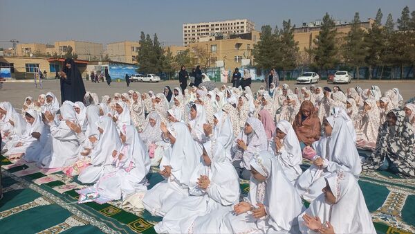 اقامه نماز باران در دبستان لطیفه