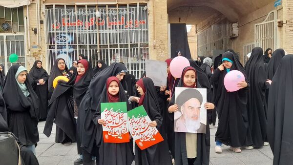 جشن بهار انقلاب در راهپیمایی ۲۲ بهمن در تفت