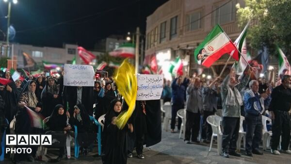 از کمیجان بازهم نوای «یاحیدر، یاحیدر» به گوش رسید. 