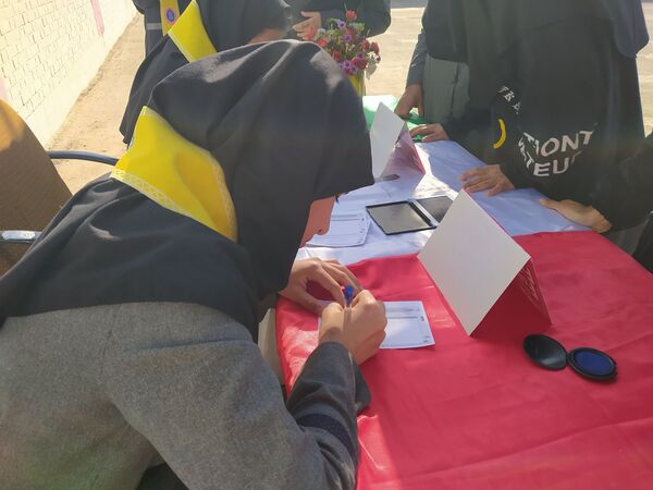 انتخابات شورای دانش آموزی در دبیرستان دخترانه امید 