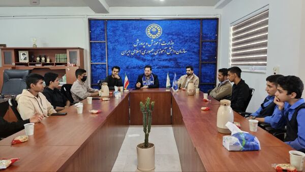 شما دانش آموزان آینده‌سازان این سرزمینید