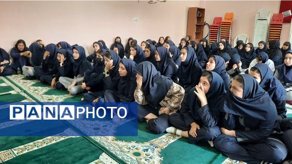اولین جلسه حجاب و عفاف در دبیرستان فرهنگیان ناحیه۷ مشهد 