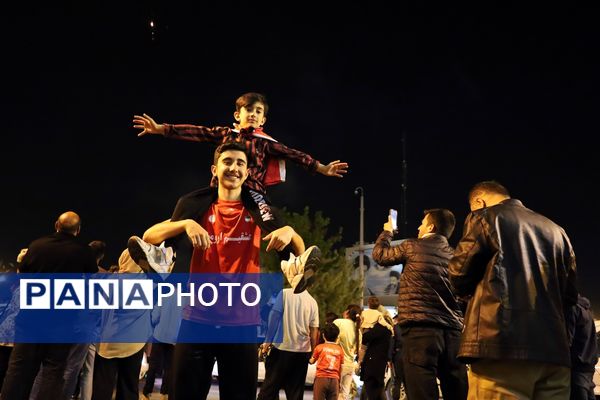 شادی مردم ارومیه از قهرمانی تیم فوتبال تراکتور