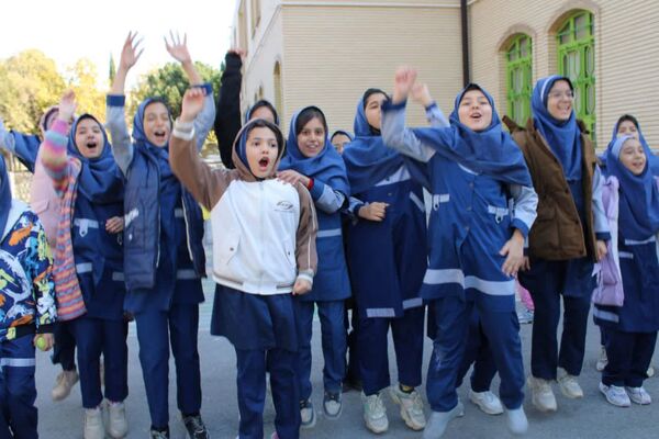 صبحگاه شاد مدارس دخترانه استان اصفهان در قالب طرح «نوجوان شاد ایرانی (نشا)»