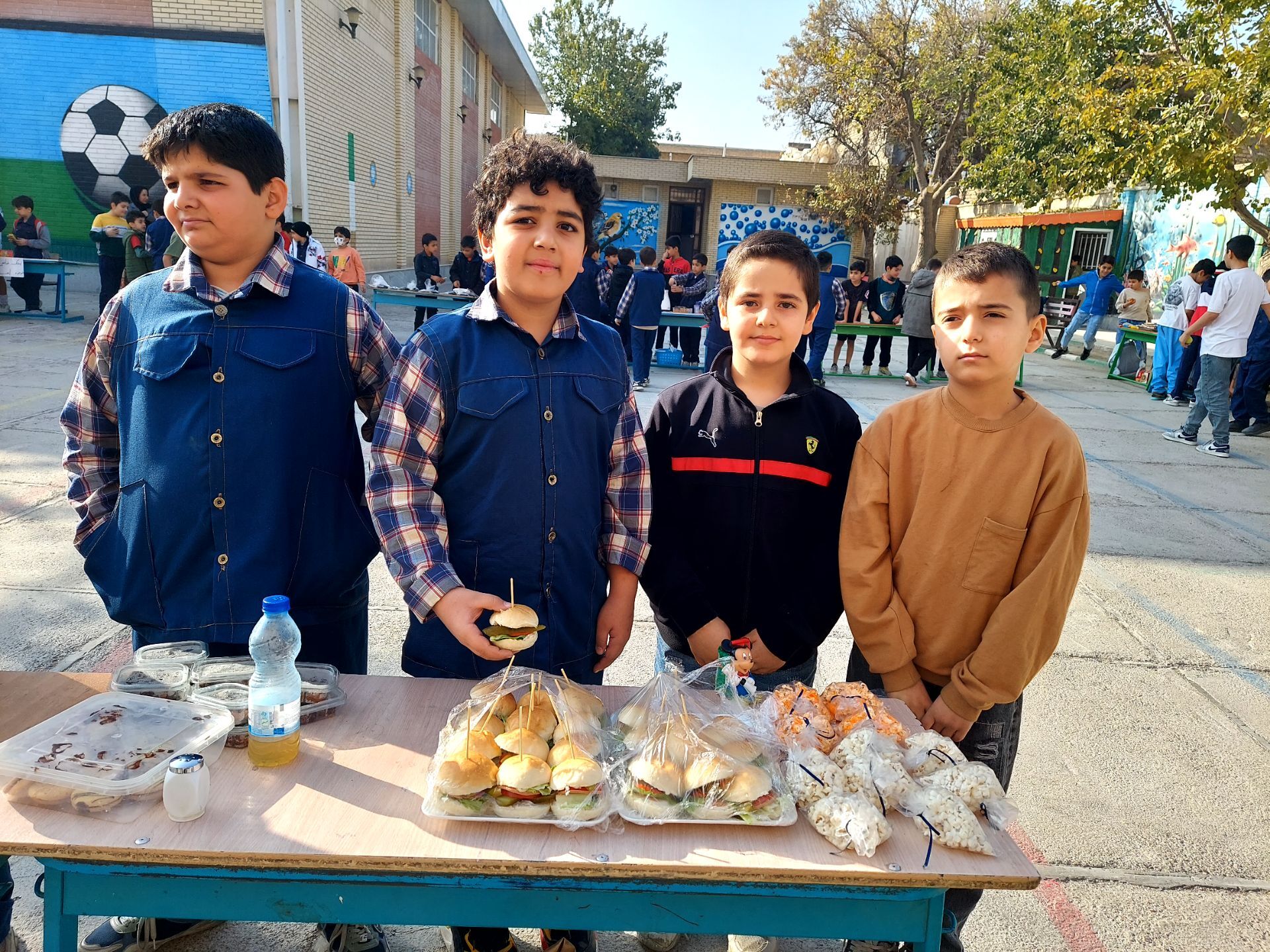 برگزاری بازارچه دانش‌آموزی در مدرسه شهدای فرهنگی شهرستان شیروان