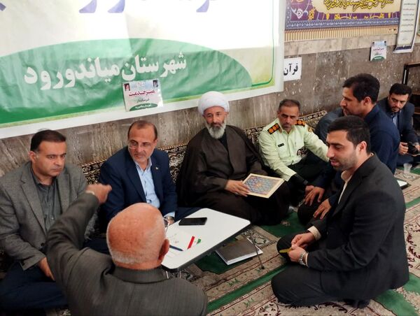 برپایی میز خدمت به‌مناسبت هفته دولت در میاندورود 