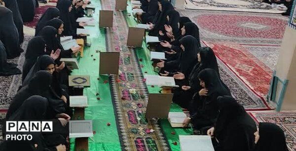 محفل قرآنی بانوان دستجرد به یاد شهدای جنگ رمضان