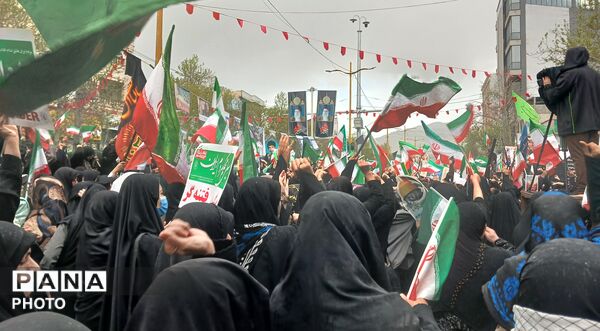 زنان غیوردوشادوش مردان، زنان لر خرم‌ آباد آماده دفاع از میهن 