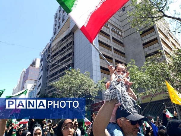 راهپیمایی جمعه خشم و نصر با حضور پرشور مشهد مقدس برگزار شد