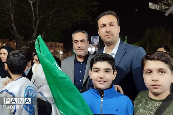برپایی ایستگاه سلامت با حضور سفیران سلامت دانش‌آموزی ناحیه 2 شهرری در میدان نماز