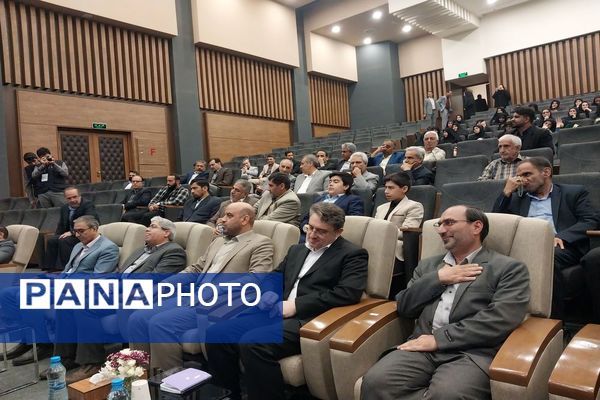 مراسم تقدیر از مشاورین و معاونین پرورشی مدارس ناحیه سه مشهد