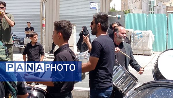 آیین طبل‌زنی در روز عاشورا