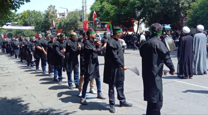 مراسم عزاداری وزنجیر زنی در روز تاسوعای حسینی
