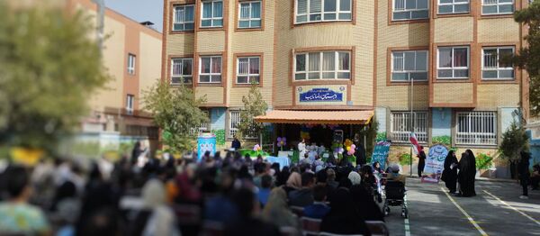 جشن شکوفه ها در دبستان شهید رضا نایب ناحیه۴ مشهد