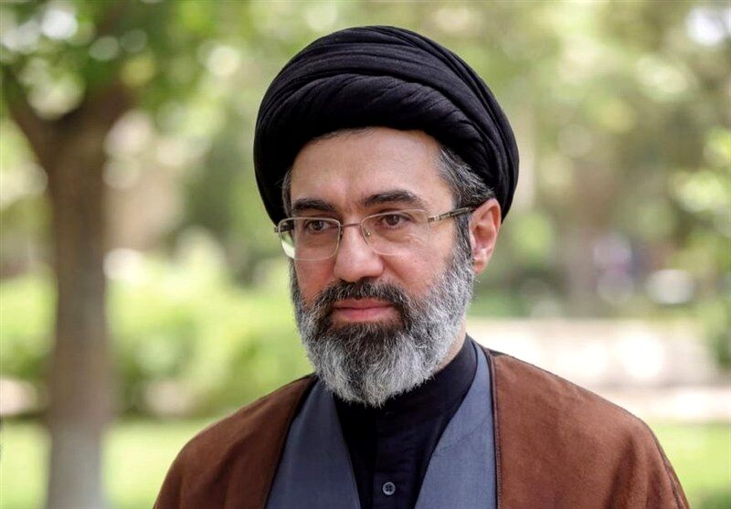 ابلاغ پیام رهبر انقلاب به خانواده شهدای مدرسه شجره طیبه میناب