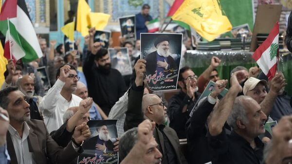 طنین پرشور فریاد مرگ بر اسرائیل و مرگ بر آمریکا توسط مردم ولایتمدار ورامین در محکومیت رژیم صهیونیستی