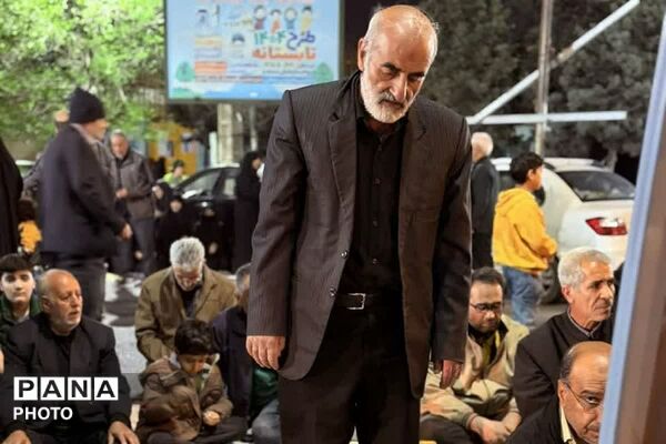 شکوه اقتدار؛ اقامه نماز استغاثه در راهپیمایی شبانه فاز۲ اندیشه 