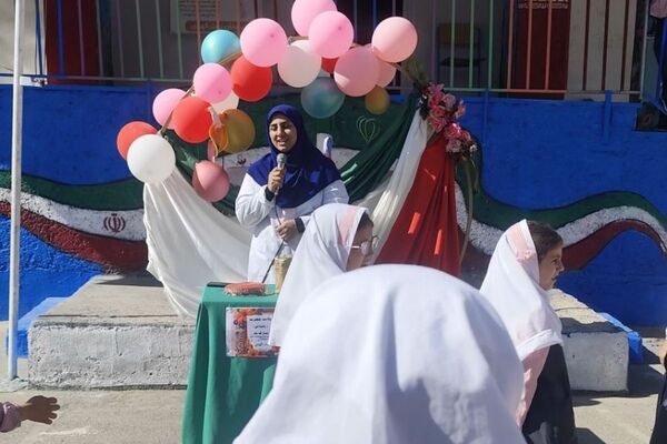 جشن سپیدپوشان مهربانی در مدرسه «بنت الهدی» شهرستان فیروزکوه 
