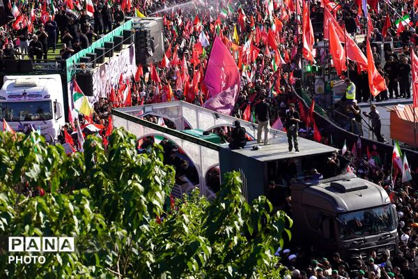 حماسه وفاداری بیعت در پایتخت معنوی ایران؛ بدرقه میلیونی آقای شهید ایران در مشهد مقدس 