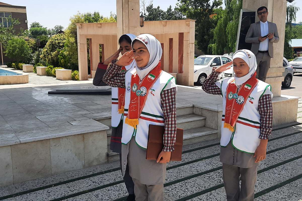 دیدار دانش آموزان پیشتاز پاکدشت با مدیرکل آموزش و پرورش شهرستانهای تهران