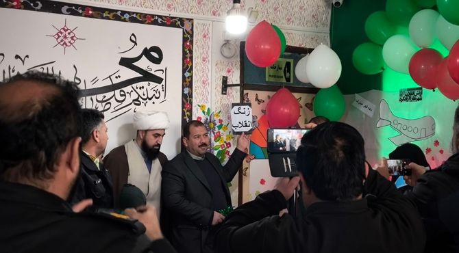 نواختن زنگ انقلاب در دبیرستان دخترانه الزهرا(س) شهرستان بام و صفی آباد