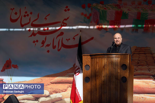 تشییع پیکرهای ۱۰۰ شهید گمنام از مقابل دانشگاه تهران