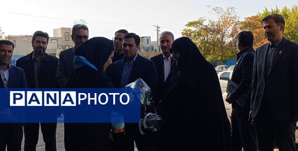 بازدید مدیرکل امور شاهد وزارت آموزش و پرورش از دبیرستان شاهد زینبه