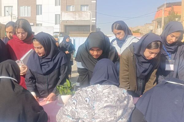 انتخابات شورای دانش آموزی در دبیرستان مهر نیشابور