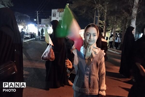 مردم شجاع ایرانی میدان را خالی نمی‌گزارند و تا پای جان هستند