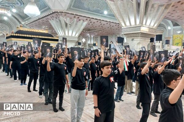 هم‌نوایی دانش‌آموزان منطقه ۵ تهران با سرود «باید برخاست» در سوگواری رهبر شهید