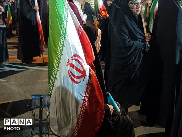 امواج پی در پی شبانه مردم غیور نیشابور در حسینیه امام خامنه ای 