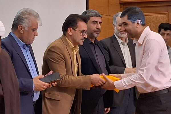 تقدیر از چهره های روشن در محفل ایمان 